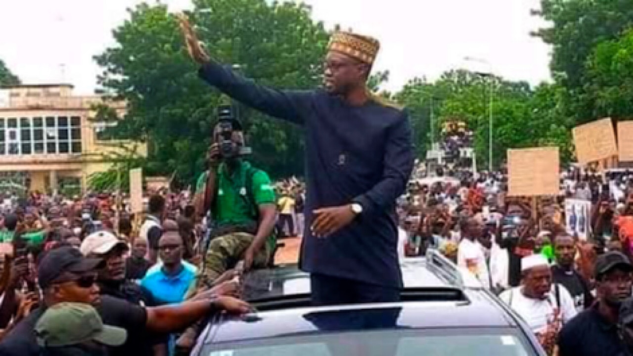 Sénégal Ousmane Sonko annonce sa candidature pour les élections