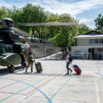 Evacuation d’urgence : Plus de 170 Français évacués d’Haïti par des hélicoptères de l’armée