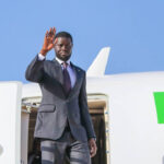 Sénégal : Le président Bassirou Diomaye Faye a quitté Dakar pour le Gabon ce matin