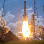 Ariane 6 réussit son premier vol commercial avec Amazon et marque une nouvelle étape pour l’Europe spatiale