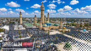 ESPLANADE DE LA GRANDE MOSQUEE DE TOUBA - PRIERE FIDELE